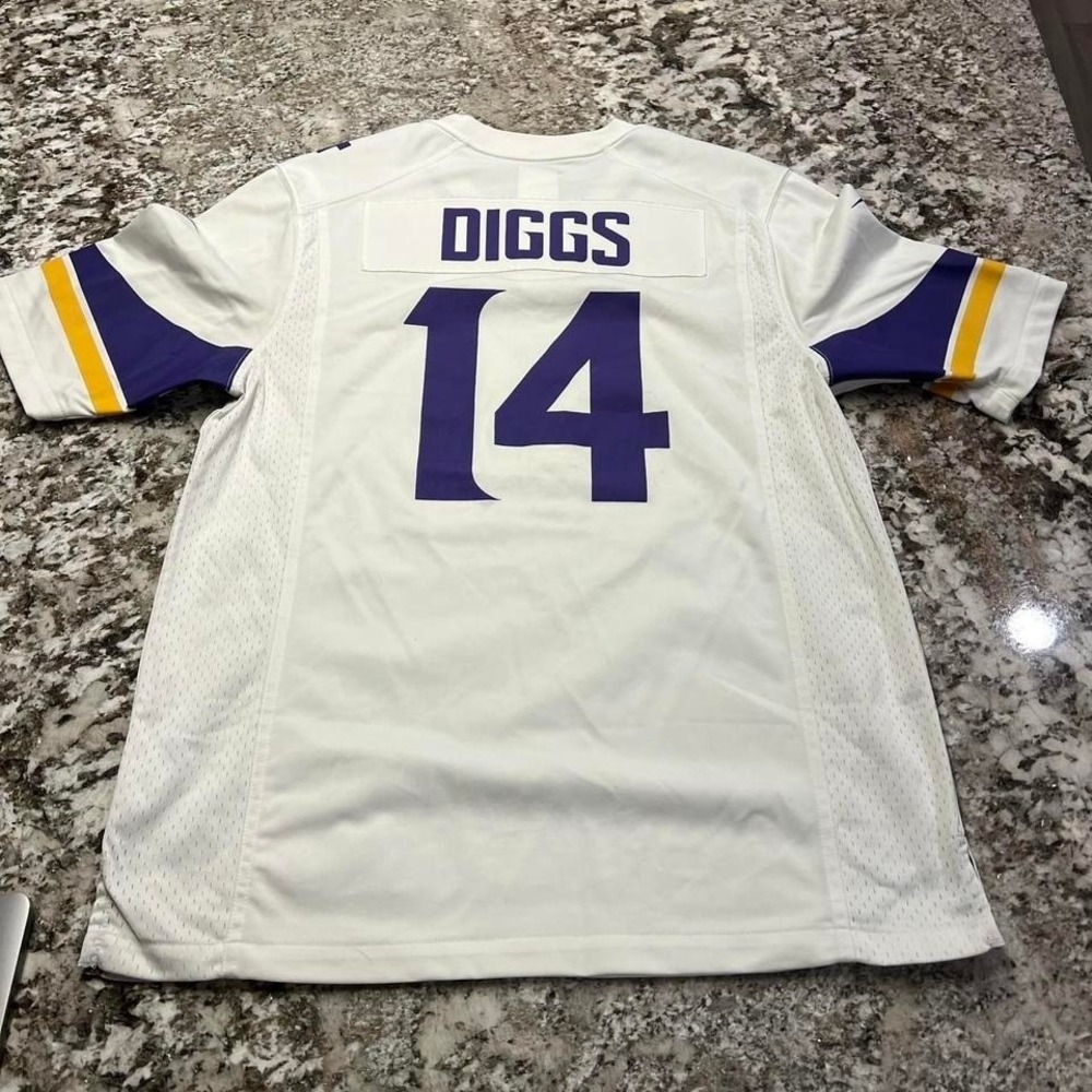 Nike Minnesota Vikings steffon diggs Authentic jersey Size medium